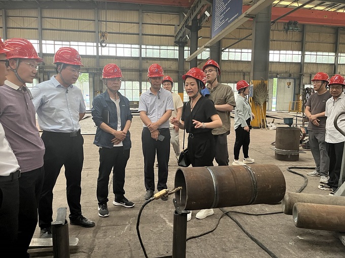 新設(shè)備焊接演示現(xiàn)場(chǎng).jpg 新設(shè)備焊接演示現(xiàn)場(chǎng).jpg